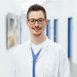 Dr. med. Maximilian Dübbers Portrait: Dr. med. Maximilian Dübbers