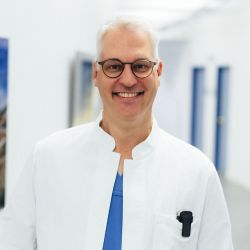 Prof. Dr. med. Helge Möllmann:: Chefarzt der Klinik für Innere Medizin I Prof. Dr. med. Helge Möllmann